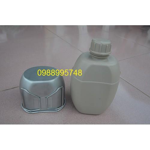BÌNH NƯỚC NHỰA VÀ CA INOX CÓ QUAI XẾP