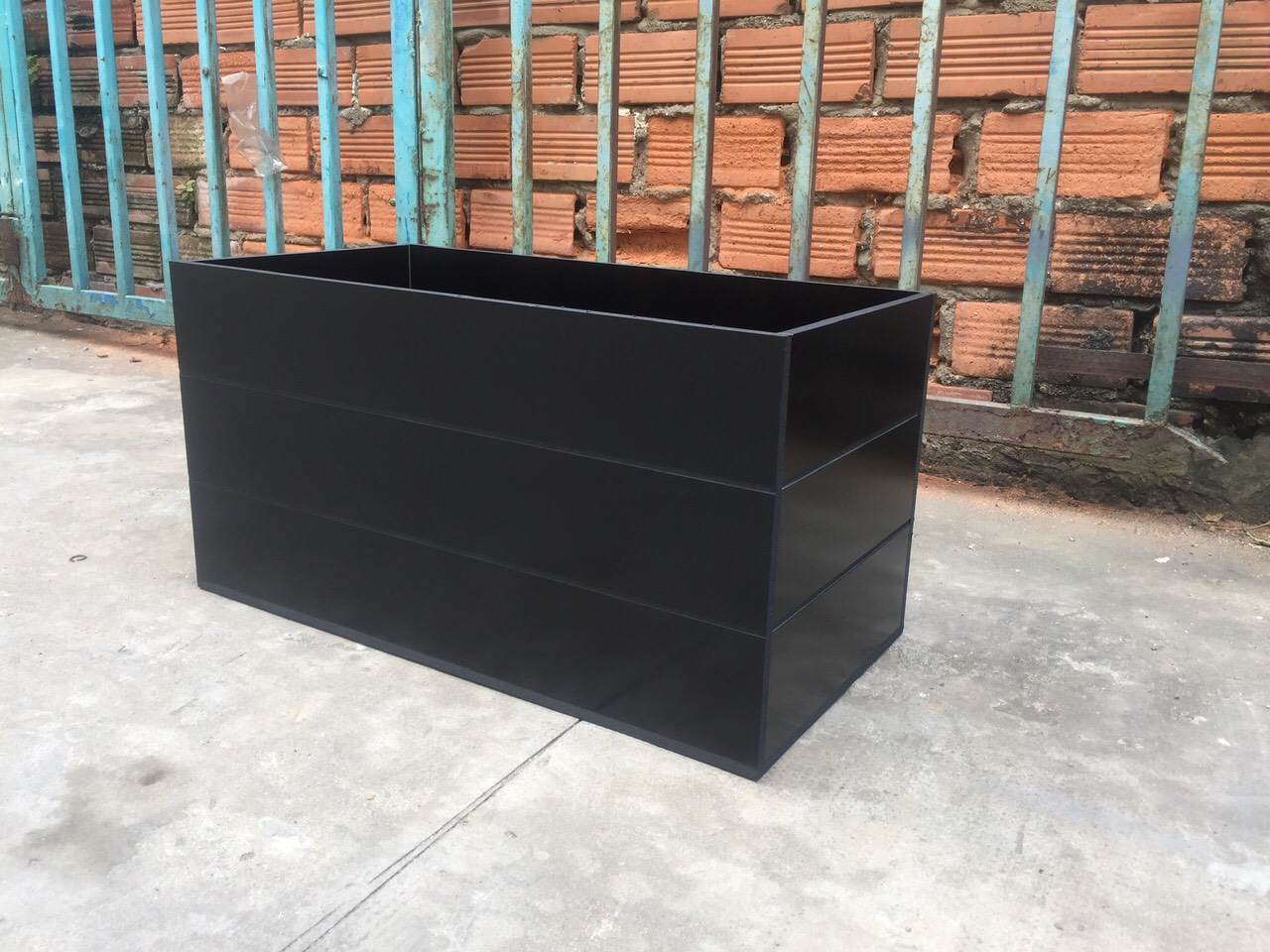 Chậu nhựa trồng cây composite