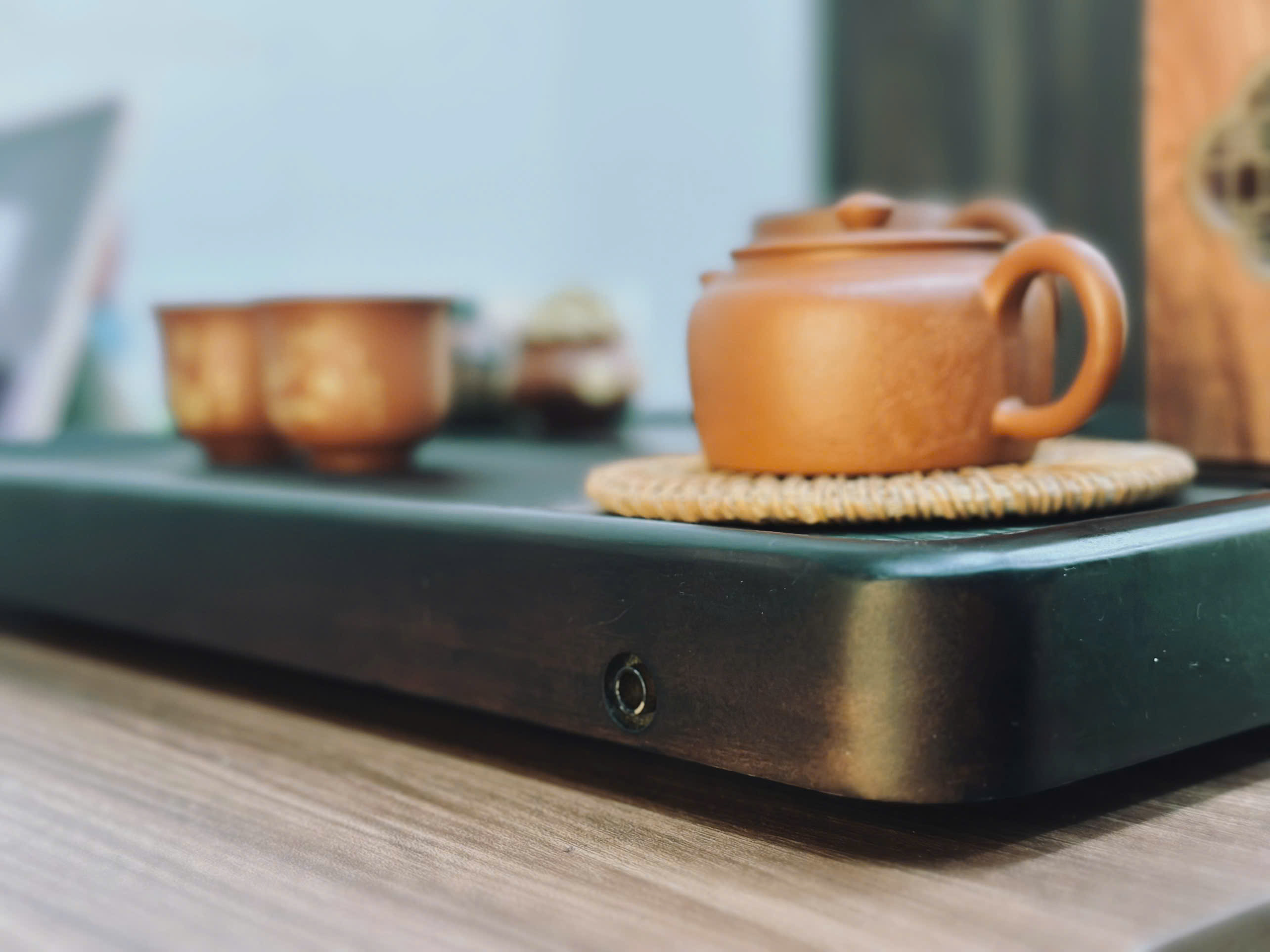 KHAY TRÀ GỖ - BỀ MẶT DÁT ĐÁ - ỐNG DẪN THOÁT NƯỚC - ĐỘ BỀN CAO