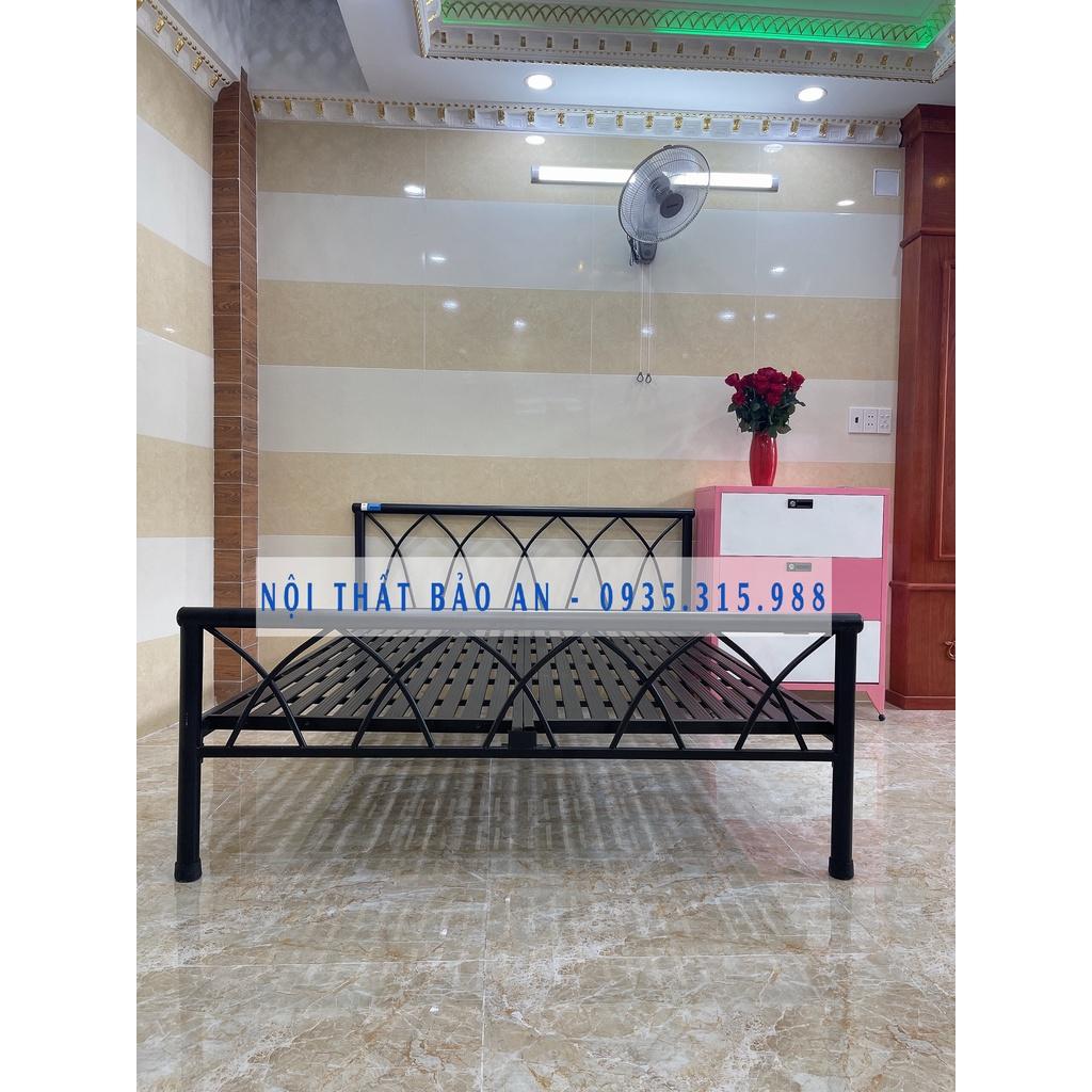 Giường sắt kiểu đan chéo 1m4x2m siêu rẻ