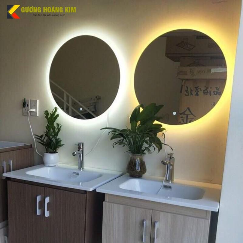Gương đèn led cảm ứng để bàn trang điểm makeup nhà tắm phòng wc cao cấp thông minh treo tường kích thước tròn 70cm và 80cm guonghoangkim mã HK-0003