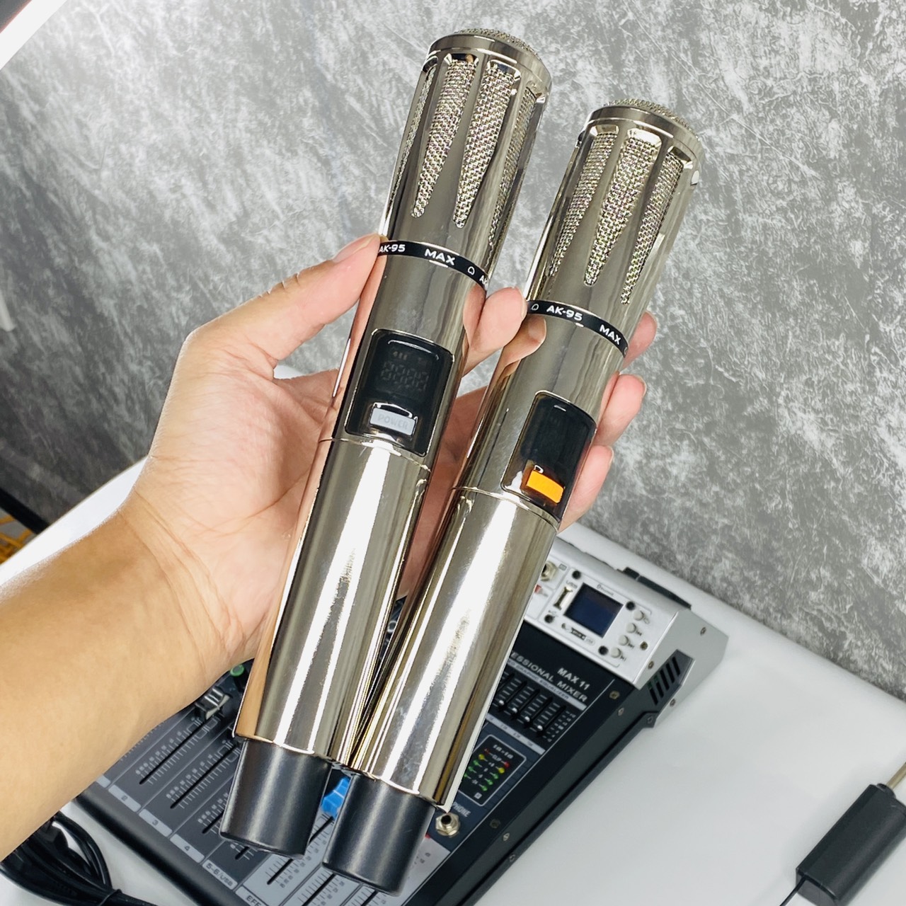 Combo Mixer Max11 và Micro AK95 Nâng Cấp Âm Thanh, 6 kênh kết nối Bluetooth,USB - 99 hiệu ứng, Micro hợp kim sang trọng Hàng Chính Hãng