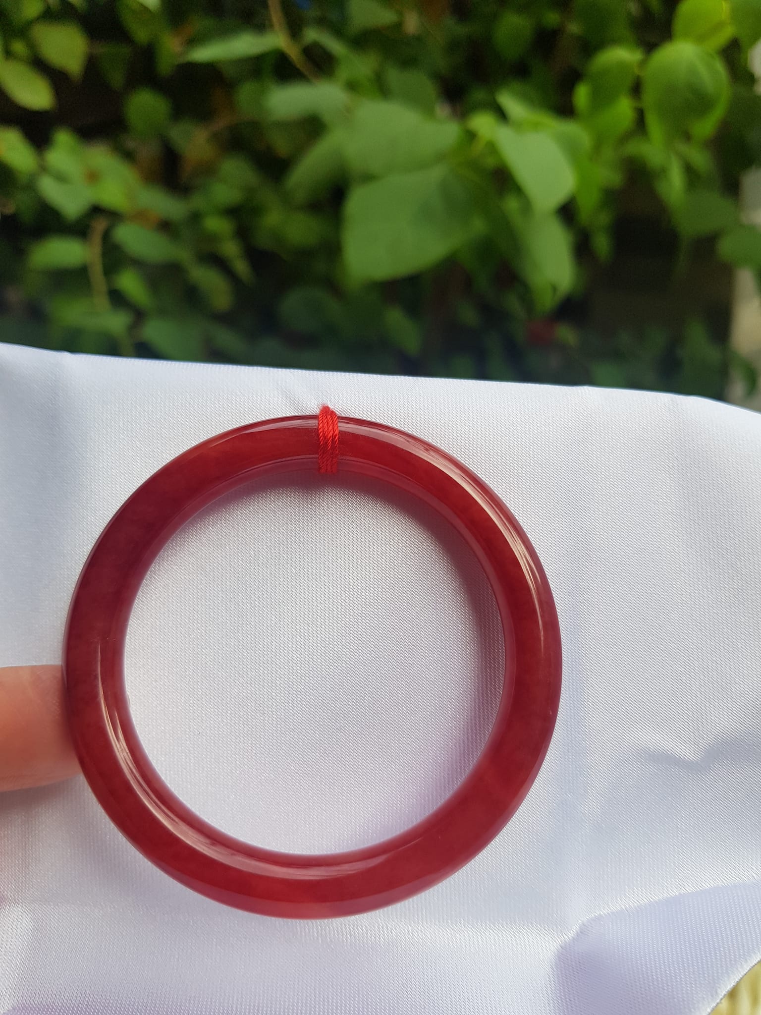Vòng Cẩm Thạch Đỏ đẹp I Size 49mm Vòng tay đỏ đỏ đậm đẹp đeo lên may mắn chuẩn hợp Nữ mệnh Hỏa mệnh Thổ ạ Nữ cân nặng 45kg -> 51kg đeo vừa tay đẹp xinh tay ạ