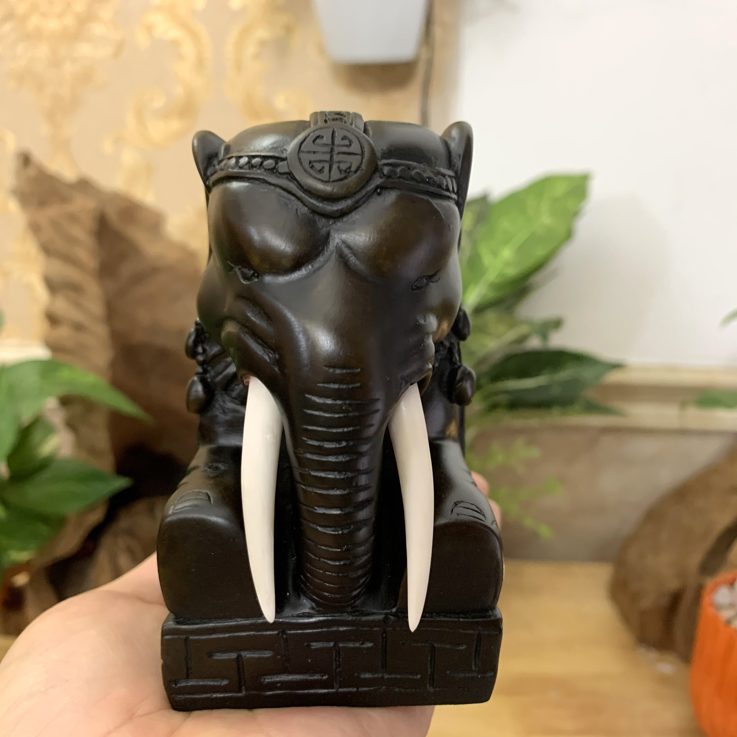 Tượng voi đá trang trí phong thủy dáng voi quỳ phục bảo vệ gia chủ - Dài 12cm