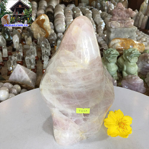 Trụ đá thạch anh hồng tự nhiên giúp cải thiện phong thủy T440 nặng 3.1kg kích thước 21x13x11cm  – Vật phẩm phong thủy may mắn