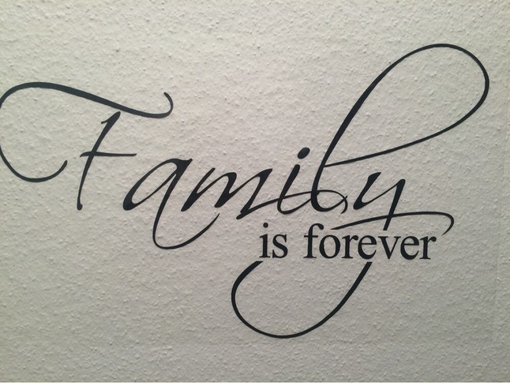 Decal dán tường chữ FAMILY IS FOREVER ý nghĩa gia đình hạnh phúc