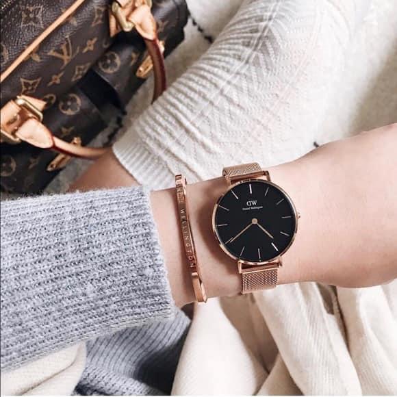 Đồng Hồ Nữ Daniel Wellington mặt đen kèm lắc tay DW size S - Size 32mm