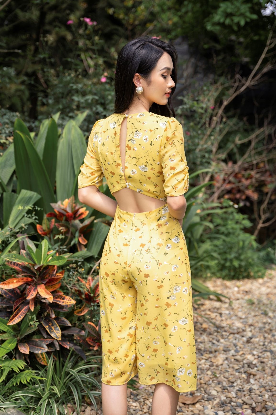 Jumpsuit A quần xếp ly, hở lưng sau J2003-21