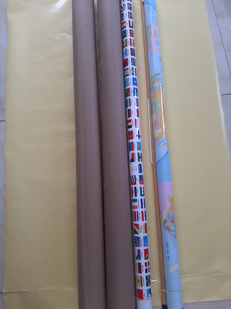 Tranh B.Đồ TG khổ lớn có sẵn sáo và dây treo