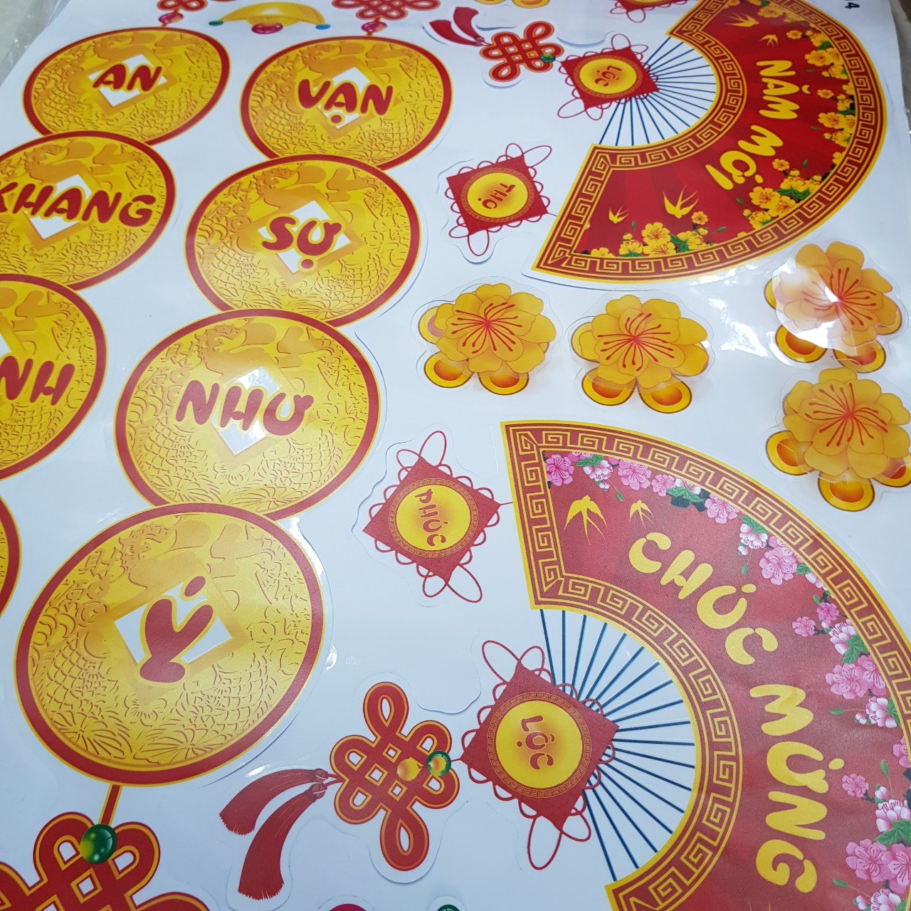 DECAL TRANG TRÍ DỊP TẾT NGUYÊN ĐÁN NĂM MỚI 2022