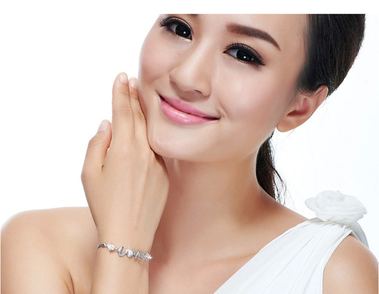 VÒNG TAY NỮ ĐÁ TÍM SIÊU XINH CHỮ LOVE LÃNG MẠNG