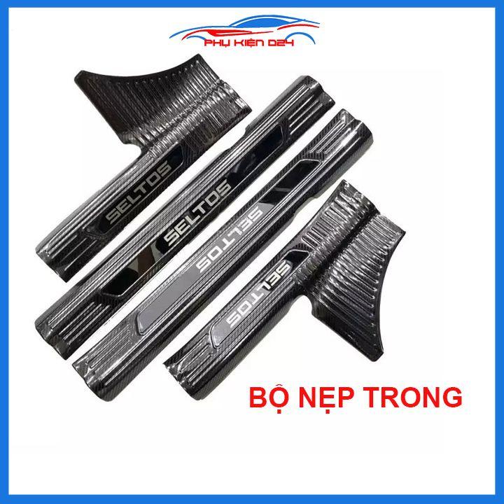 Bộ nẹp bước chân trong ngoài vân Cacbon xe Seltos 2020-2021chống trầy làm đẹp ô tô