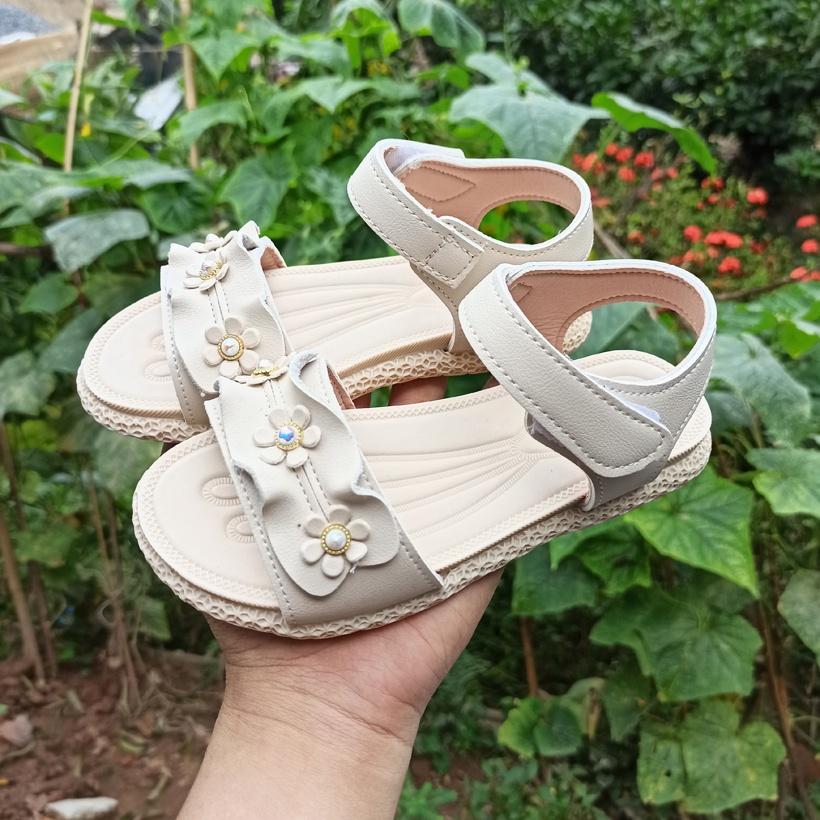 Dép Sandal Bé Gái 1-6 Tuổi Đính Hoa Siêu Nhẹ Đế Êm Chống Trơn Trượt Phong Cách Tiểu Thư Hàn Quốc D58