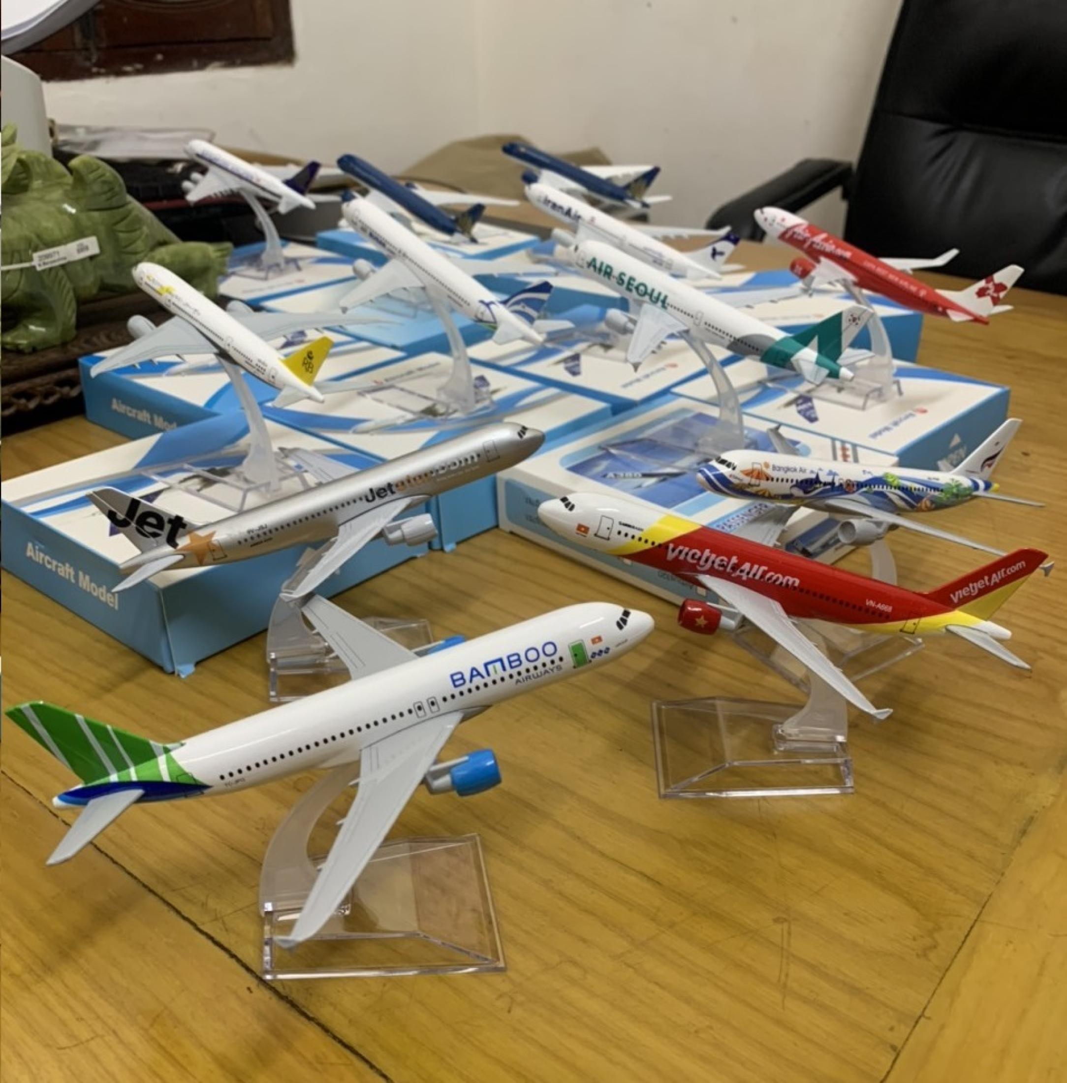 Mô hình máy bay Emirates A380 có bánh xe 20cm Kèm Đế Trưng Bày + Có Bánh Xe - Trần Minh Đạt Store