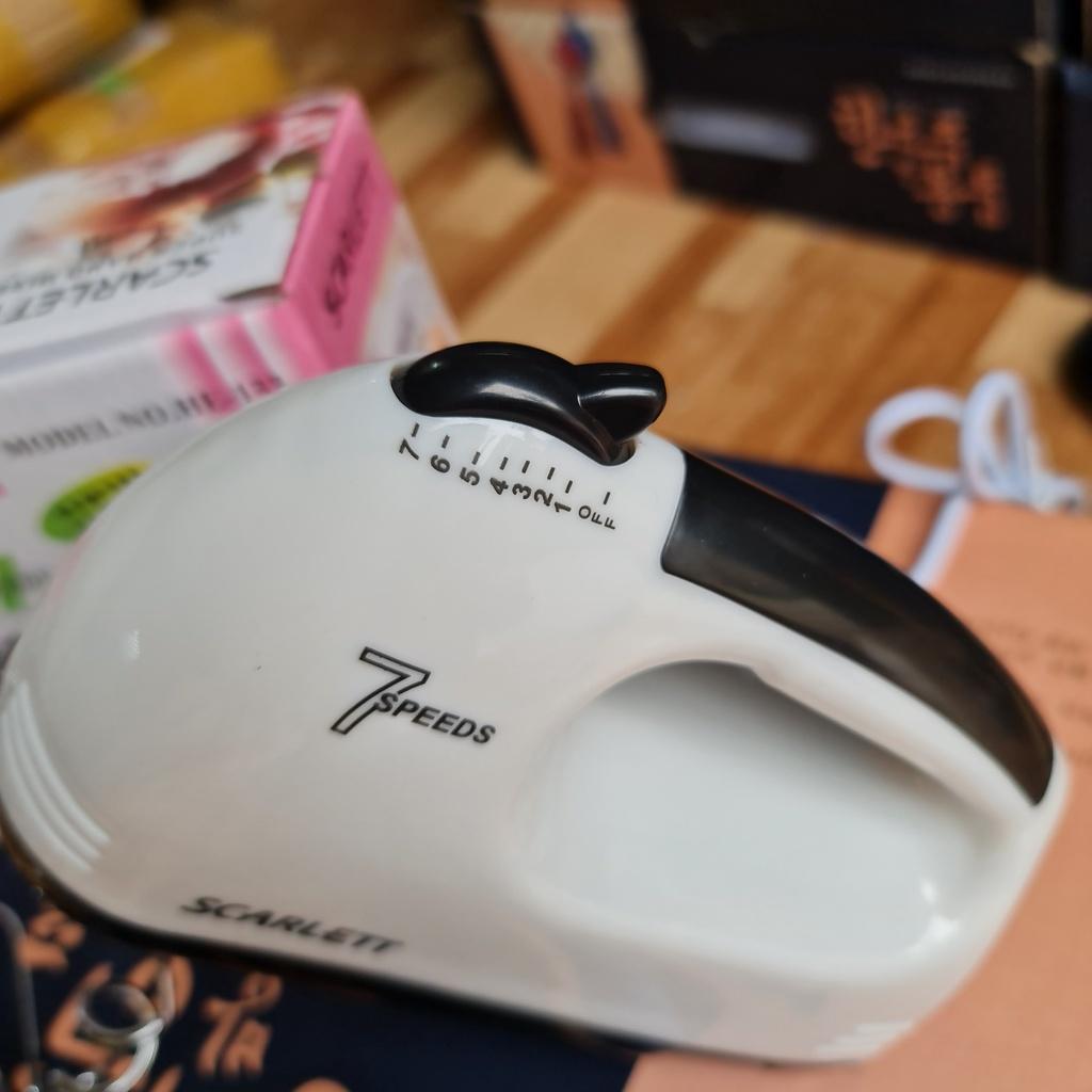 Máy đánh trứng cầm tay SCARLETT Có 7 Cấp Độ có thể trộn bột và làm kem mini Công Suất 180W