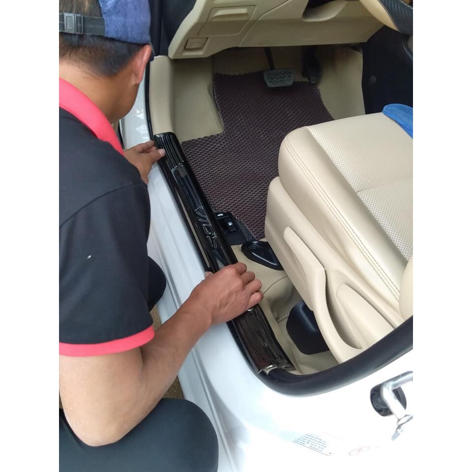 Ốp Bậc Cửa, nẹp bước chân Xe Toyota Vios 2014-2017, 2019- 2022, chất liệu Titan