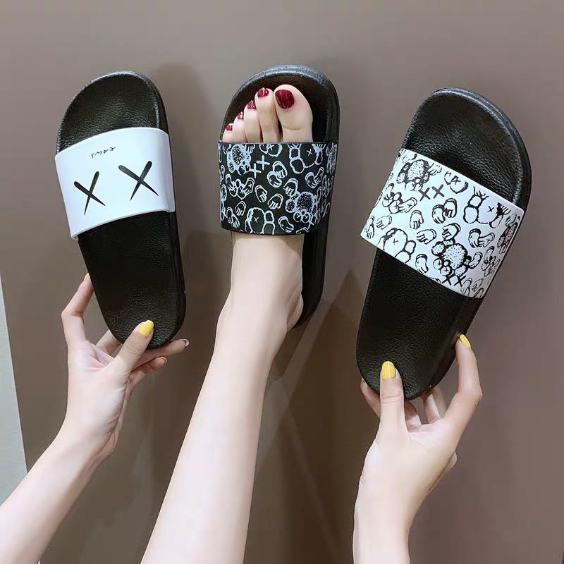 Dép Kaws 2 mẫu đen trắng dễ phối size 36-41