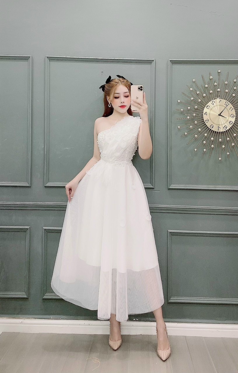 Đầm xoè dự tiệc lệch vai kết hoa nổi và cườm TRIPBLE T DRESS - size M/L - MS149V