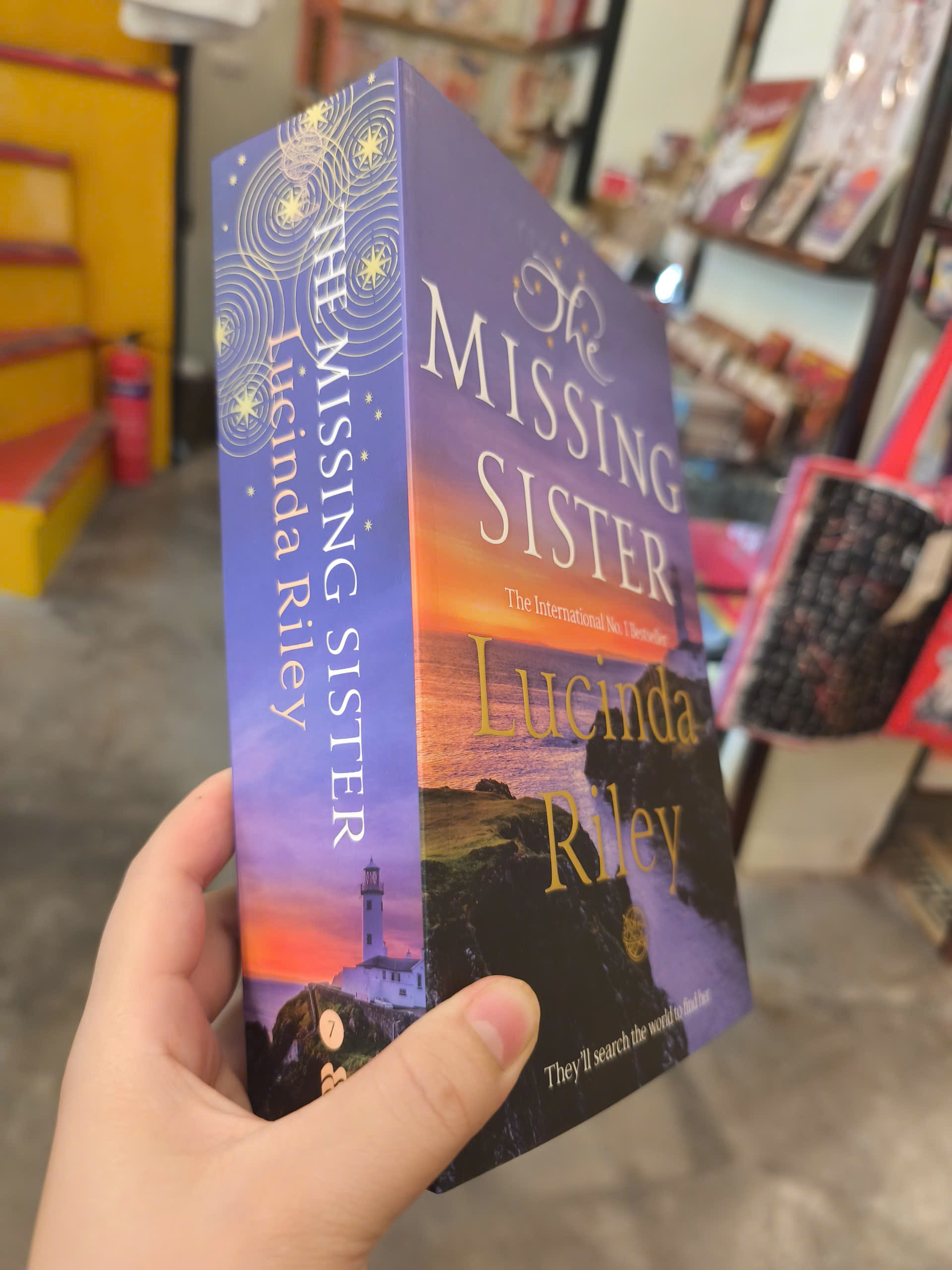 Sách - Missing Sister by Lucinda Riley | Historical Fiction / Romance / Ngoại văn Nhập khẩu UK