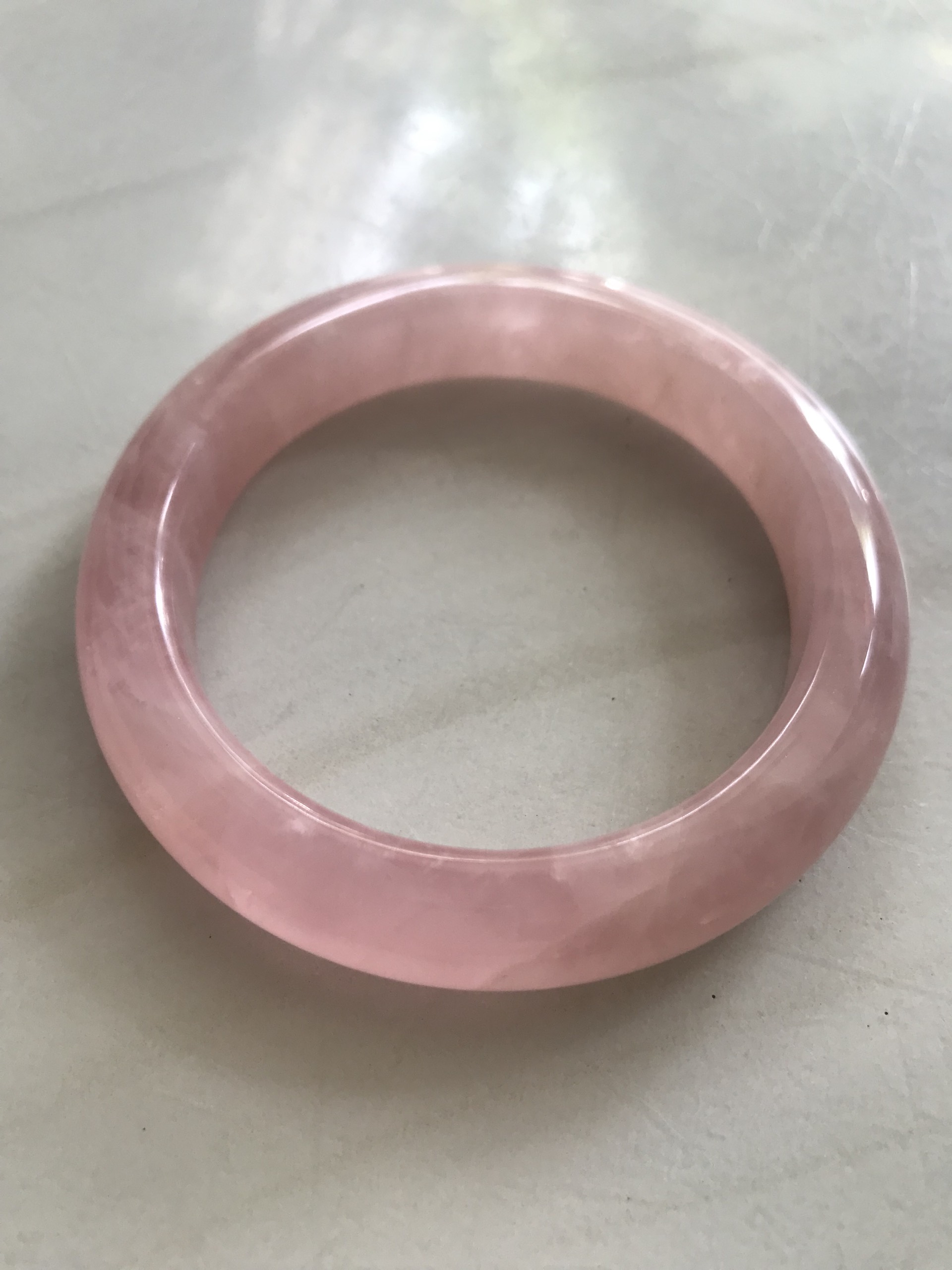 Vòng Thạch Anh Hồng Tự Nhiên Bản Hẹ Mới đẹp Ni 52mm Cao 11mm Dầy 8mm Màu Hồng xinh bóng đẹp Nữ mệnh Hỏa mệnh Thổ tay nhỏ đeo 45kg - 52 kg ạ