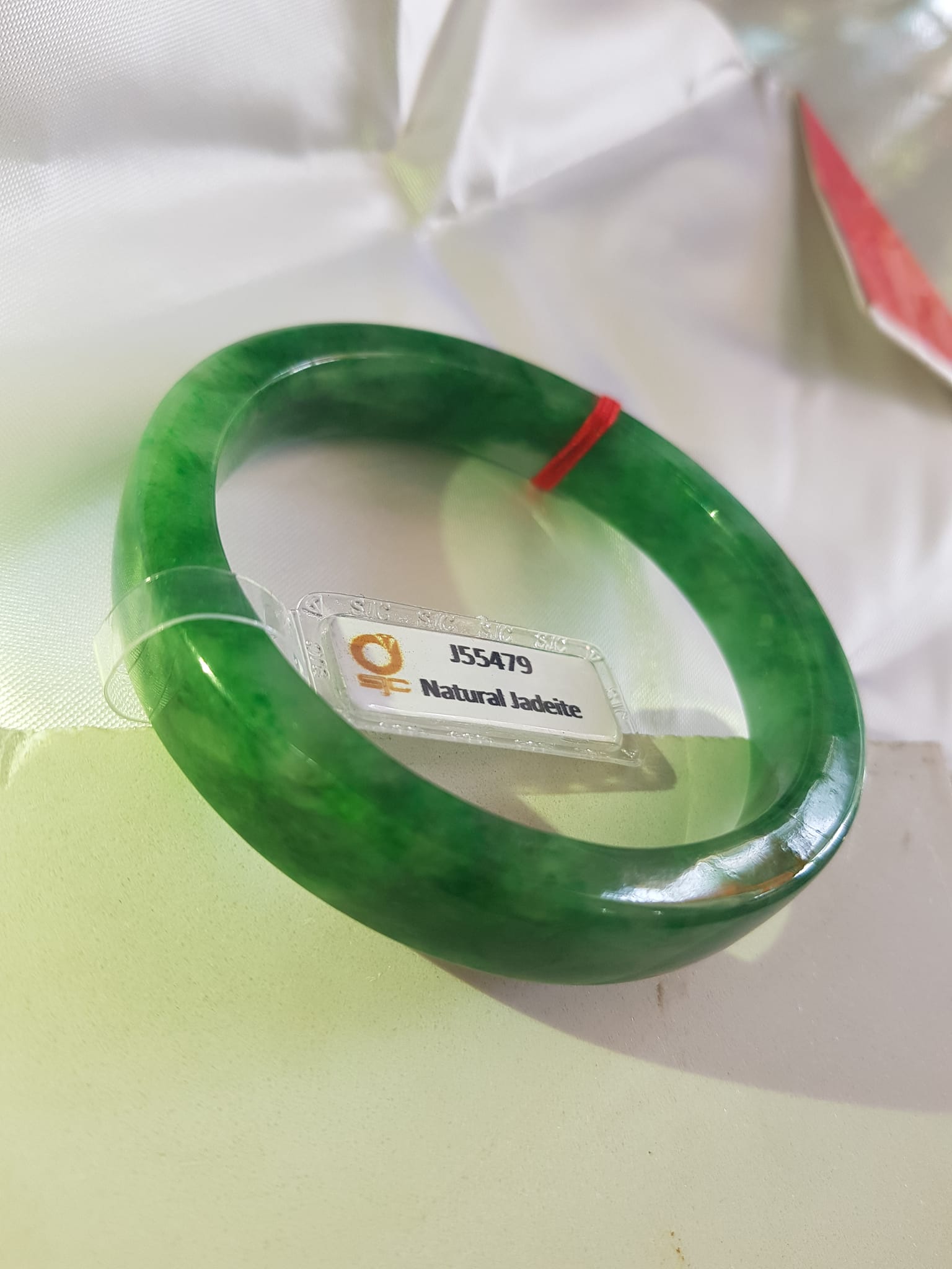 Vòng Tay Đẹp Số đẹp quá Đá Ngọc Cẩm Thạch tự nhiên Bản Hẹ Vuông A Lý Sao 56mm x cao 11mm x sâu 7mm  Đã kiểm định có giấy chứng nhận Sjc J55479 Natural Jadeite xanh lý Đậm bóng đều đẹp quá  Nữ cân nặng 55kg - 65kg đeo Sang Tay Đẹp lắm luôn ạ