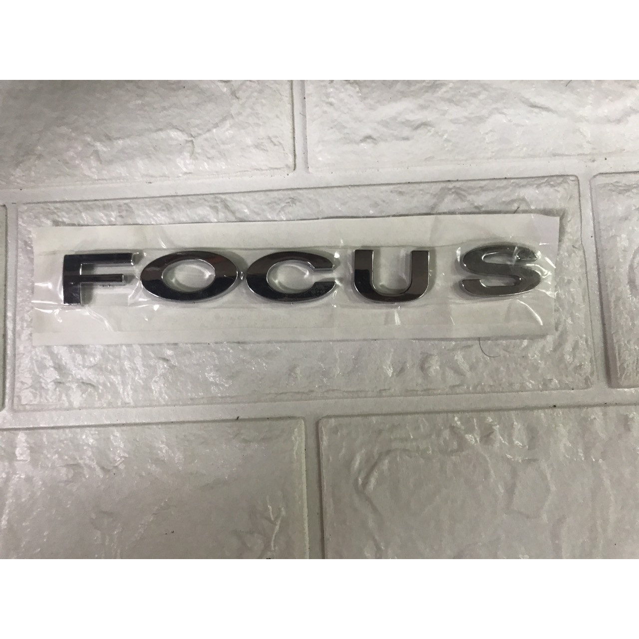 Logo chữ Focus cho xe Ford Focus