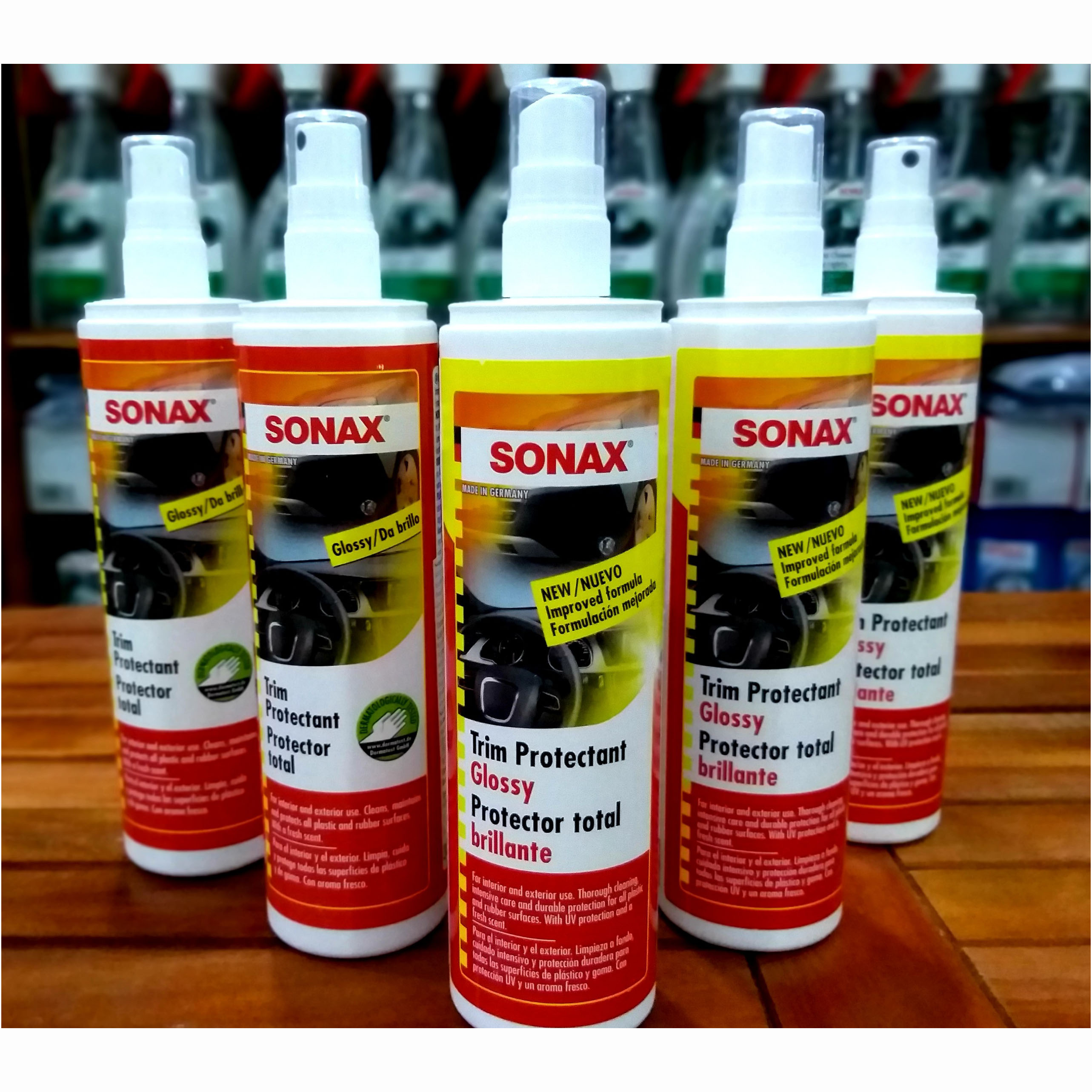 Nhũ Dịch Làm Sạch Và Bảo Quản Nhựa Trong, Ngoài Xe SONAX Trim Protectant high gloss finish 380041