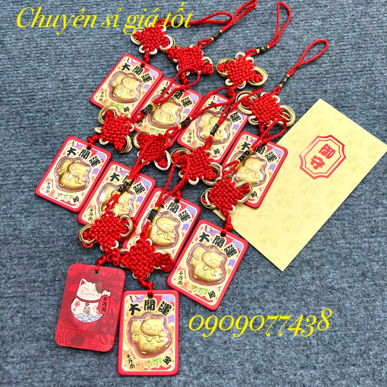 Dây Treo Mèo Thần Tài Vàng Đại Cát Đại Lợi kèm bao lì xì vàng trang trọng treo lấy may, làm quà tặng, Lì Xì Tết độc đáo