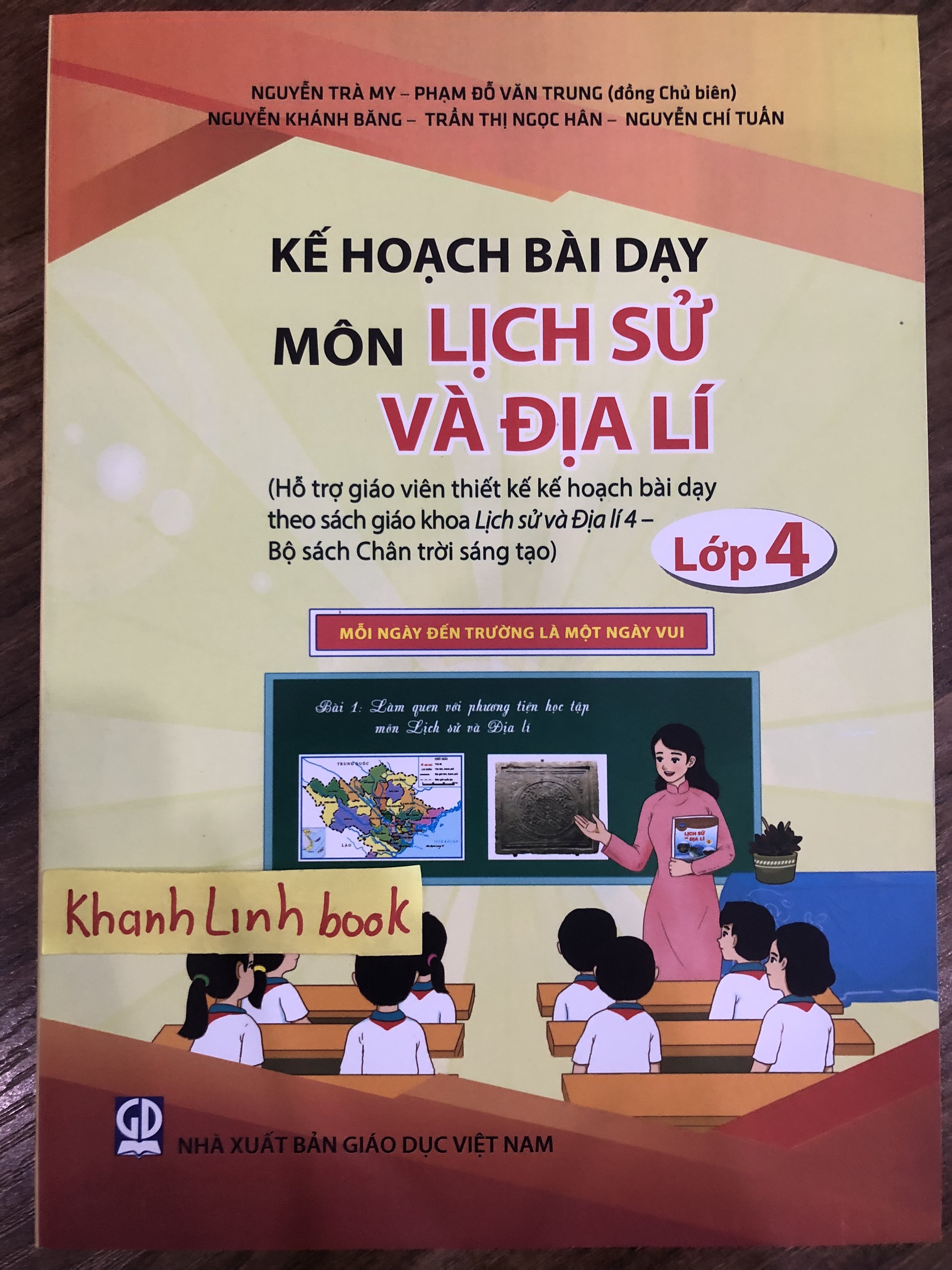 Sách - Kế hoạch bài dạy môn Lịch sử và Địa Lí lớp 4 (Chân trời sáng tạo)