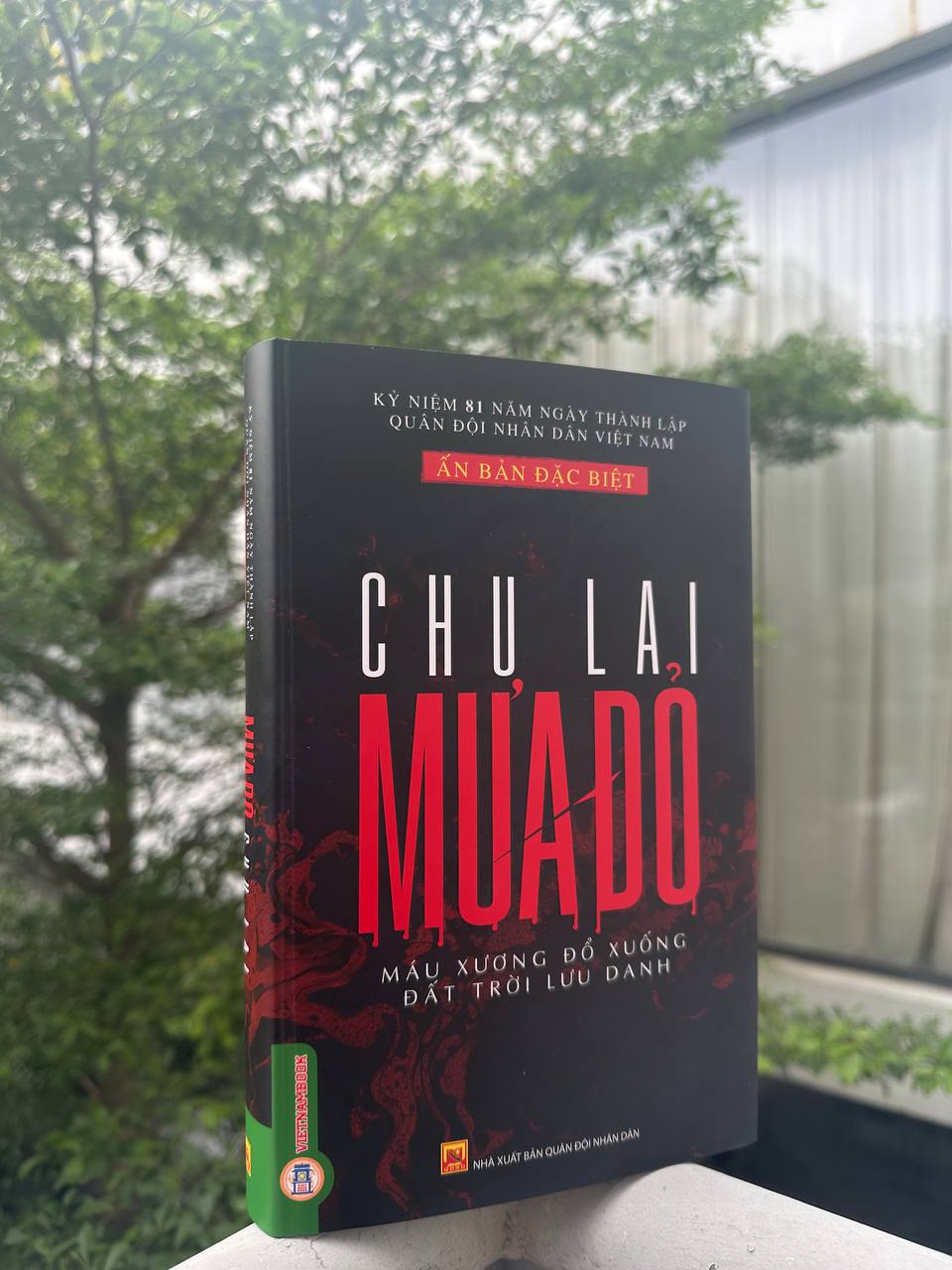 Chu Lai - Mưa đỏ (Ấn bản đặc biệt, bìa cứng, có hộp, chữ ký tác giả)