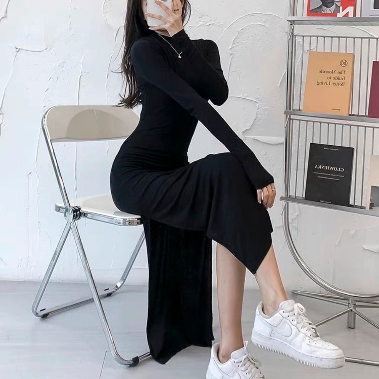Đầm Body Thun Tay Dài Xẻ Tà Năng Động Màu Đen