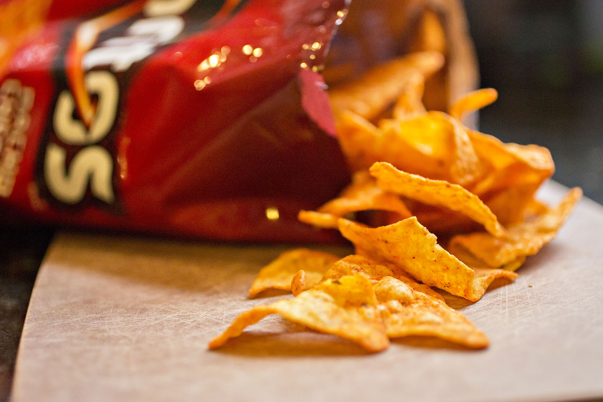 Bánh Snack cay hiệu Doritos Spicier Nacho Chips 198g