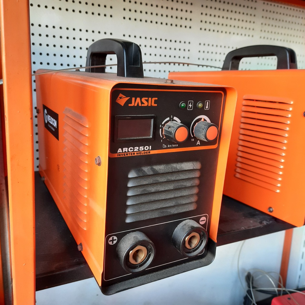 Máy hàn Jasic Arc 200 Xách Tay R04 - Hàng Chính Hãng Dòng 3 Bo Công Nghệ Mosfet Que 4li Vừa Phải - Nặng 8kg