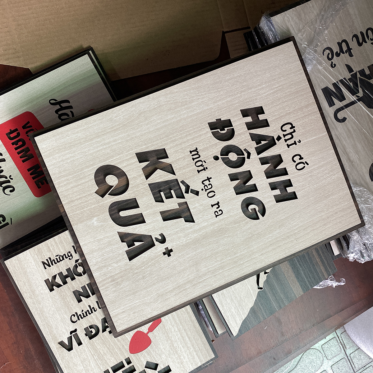 Tranh treo tường bằng Gỗ handmade khắc laser chữ slogan tạo động lực TBIG033 "chỉ có hành động mới tạo ra kết quả"