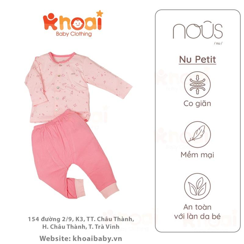 Bộ cài thẳng dài Nous petit hồng nhạt có họa tiết - Chất liệu Nu Petit 95% cotton thiên nhiên