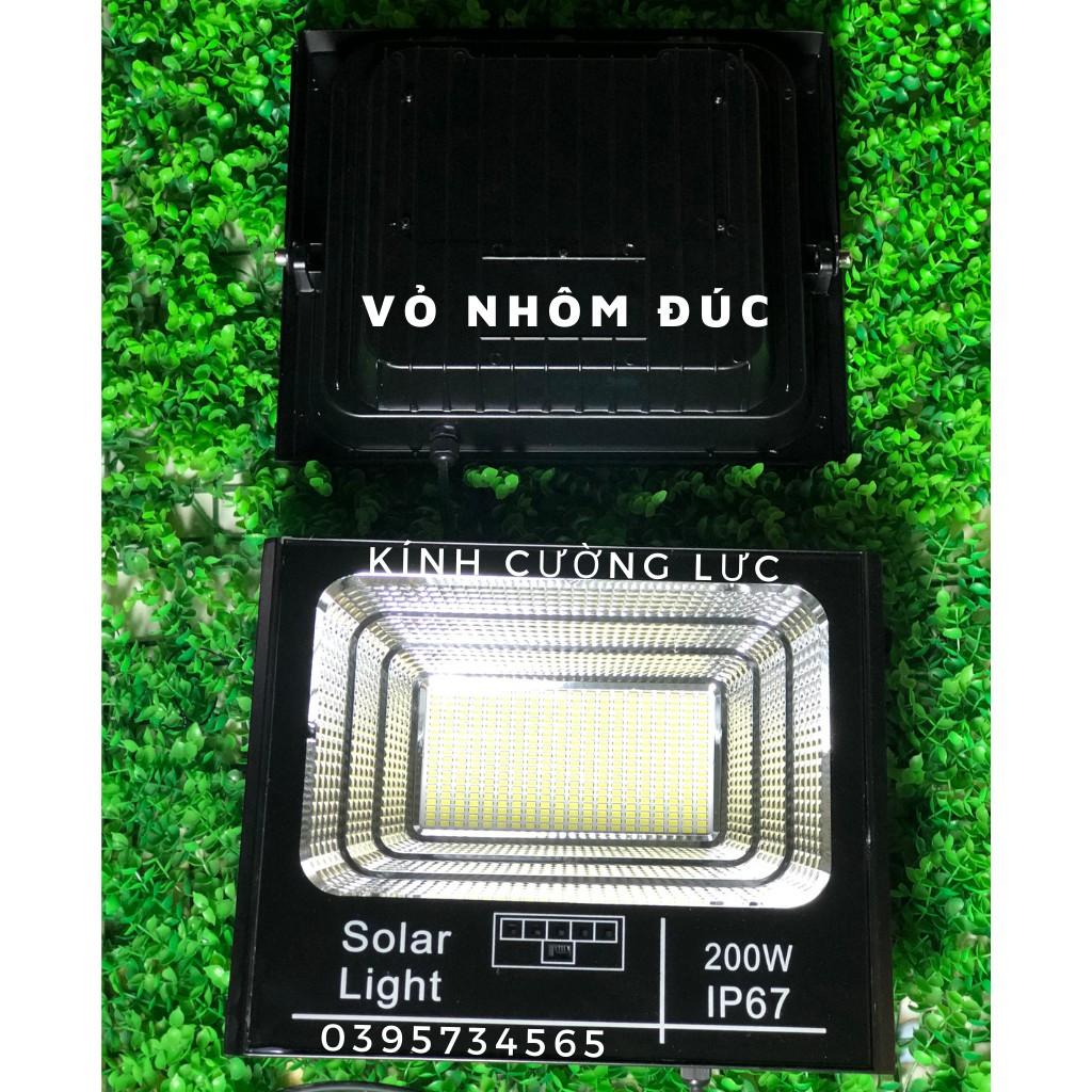 Đèn pha năng lượng mặt trời báo pin 200W