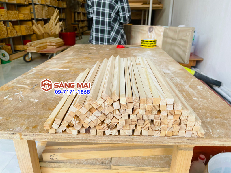 Thanh gỗ thông vuông 1cm x 1cm x dài 30cm + bào láng 4 mặt