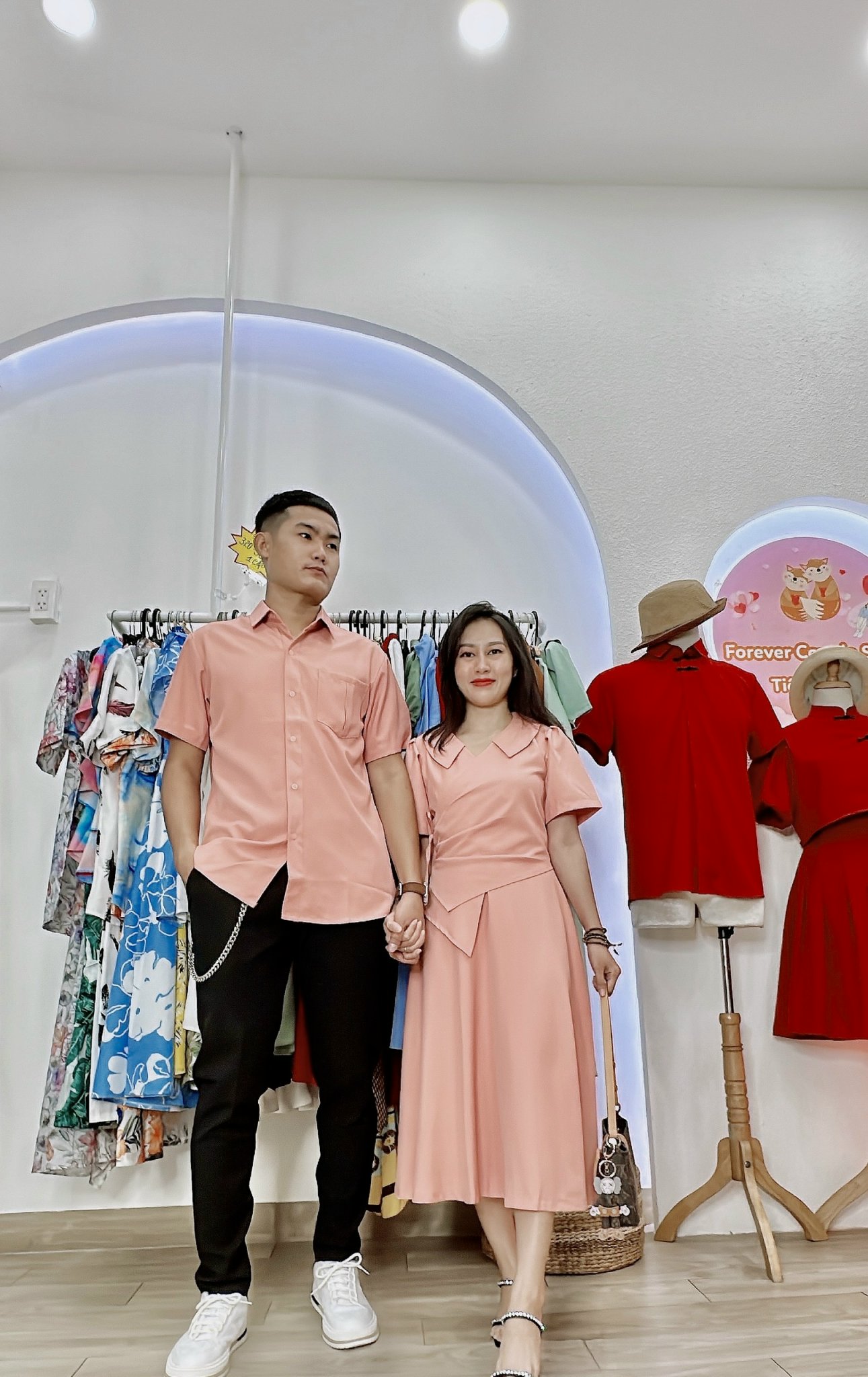 Set váy áo đôi nam nữ màu hồng đẹp - hình thật Couple Tina AV016