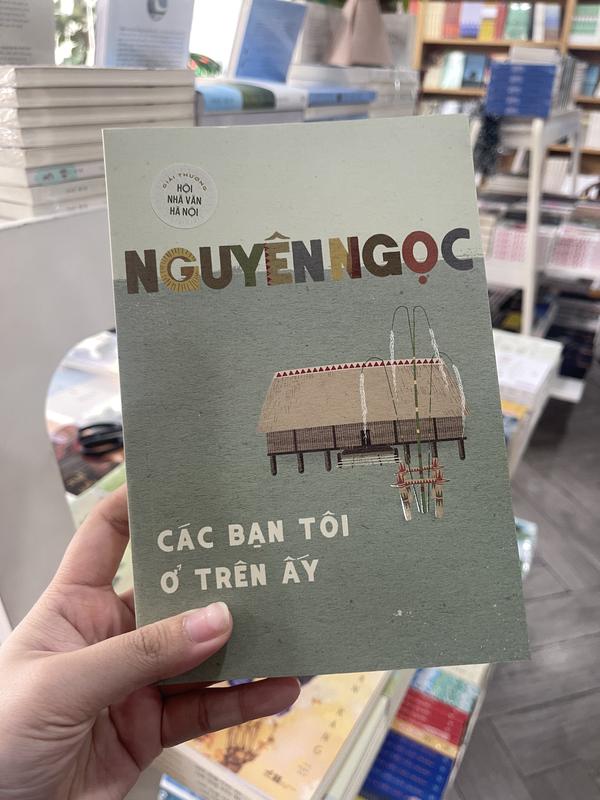 Sách - Các bạn tôi ở trên ấy (Nguyên Ngọc) (Nhã Nam HCM)
