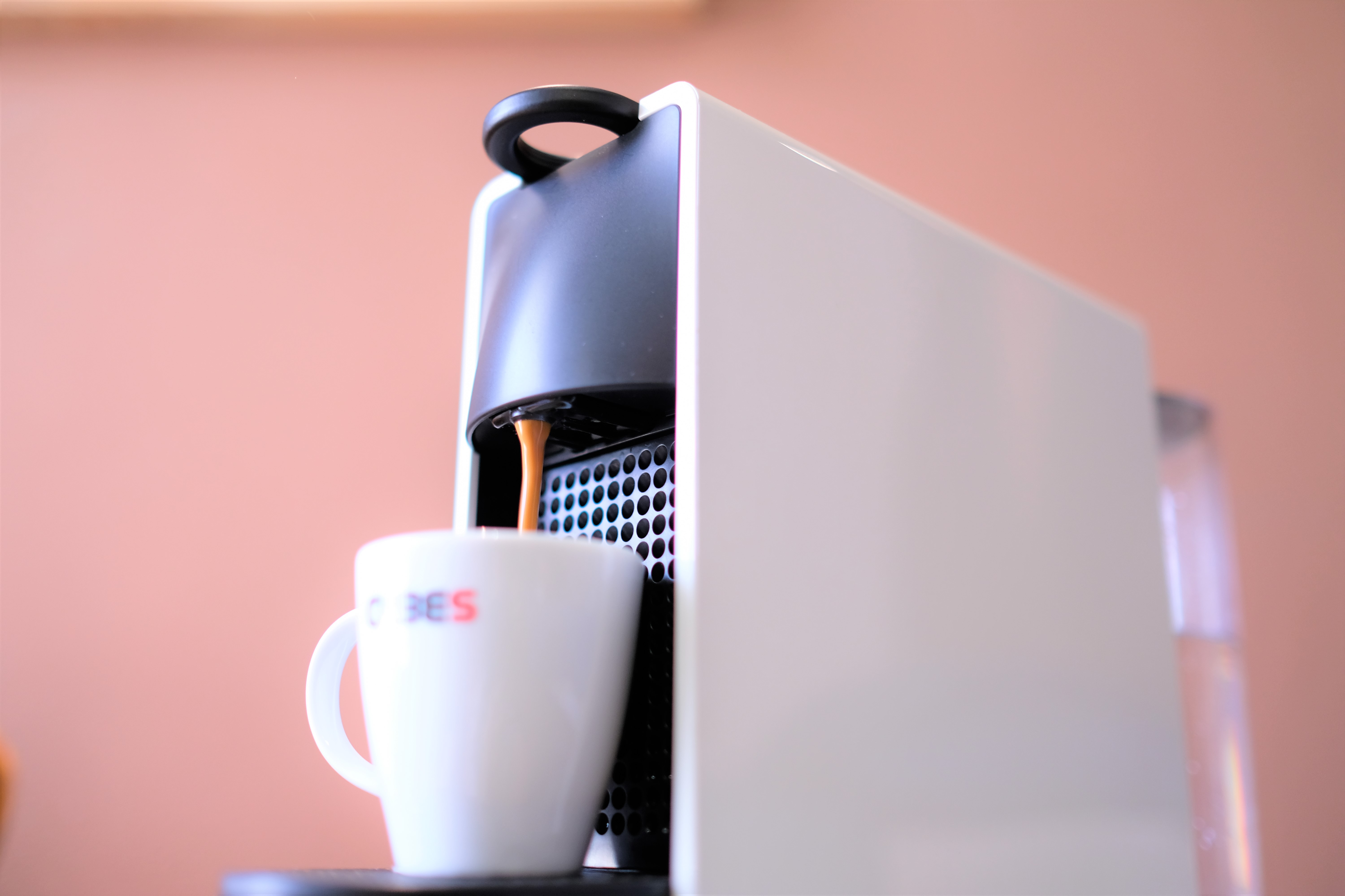 Máy pha cà phê Nespresso Essenza Mini
