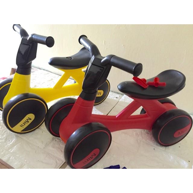 Xe chòi chân có nhạc và đèn Minibike