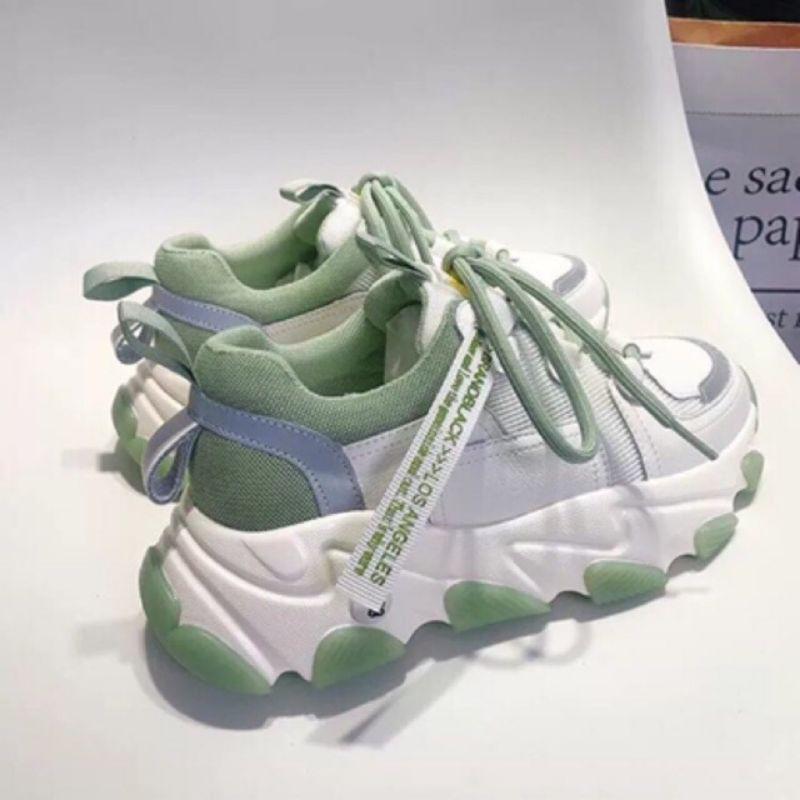 giày sneaker