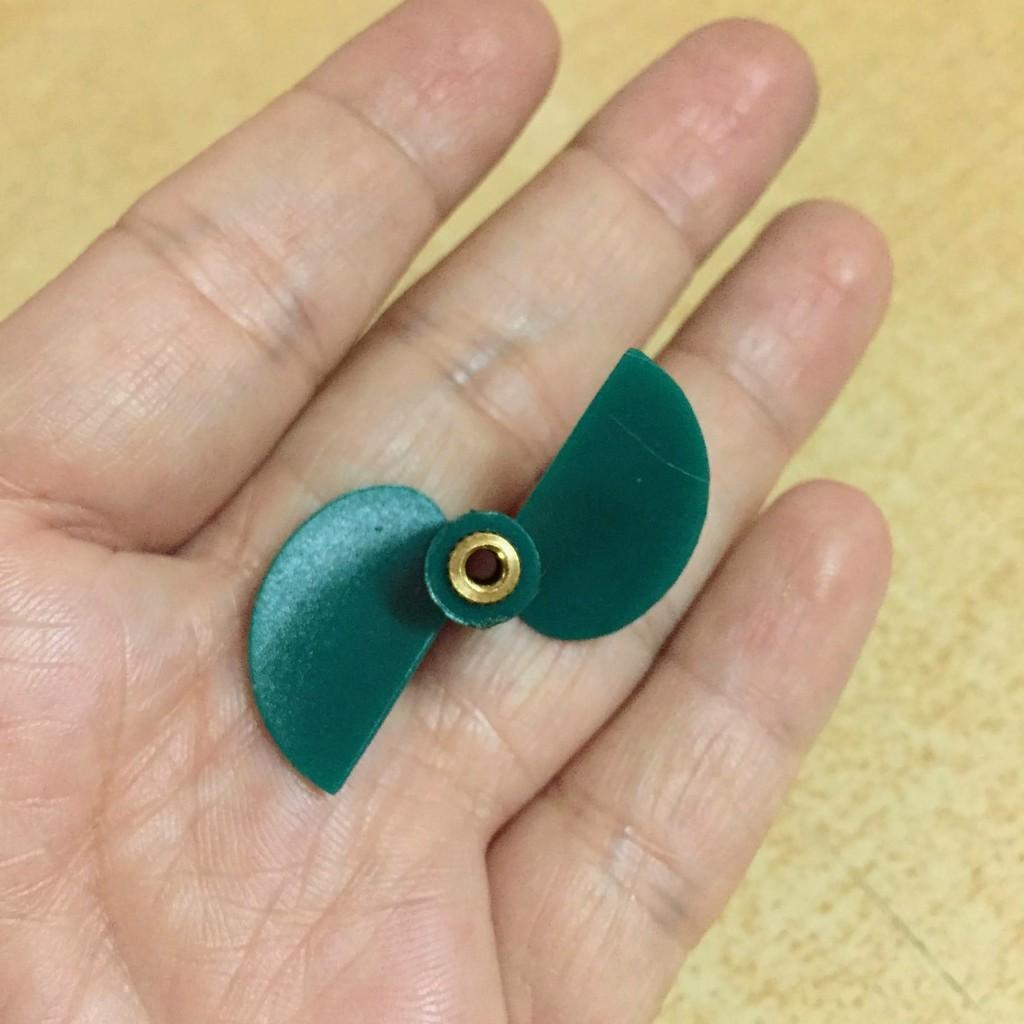 Chân vịt lẻ màu xanh có ren xoắn kích thước 3x36mm