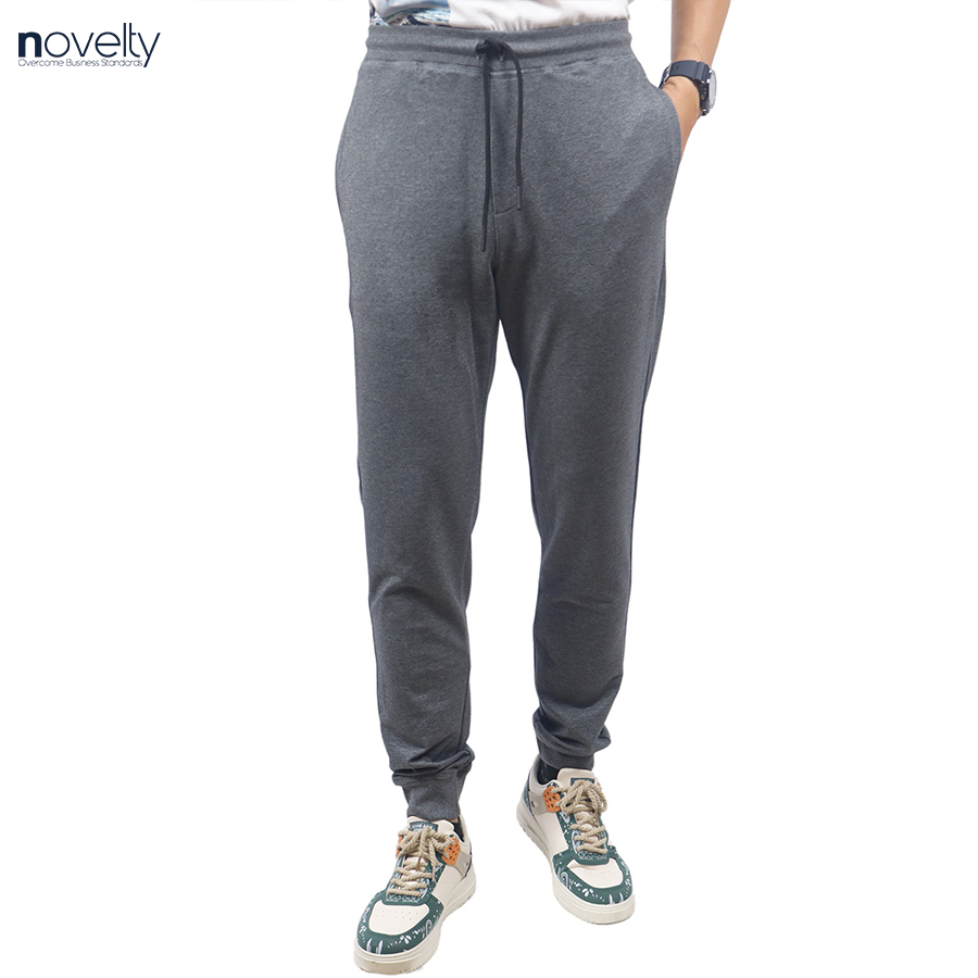 Quần jogger nam Novelty Regular fit xám lông chuột NQGMMDMT3R230545Q