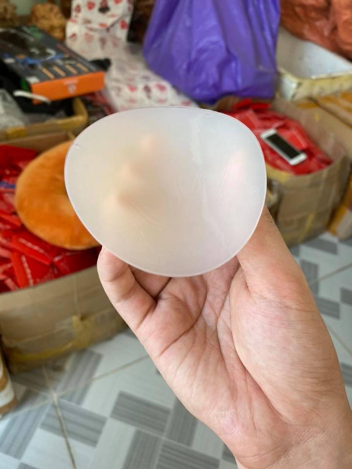Miếng dán ngực, dán ngực tàng hình