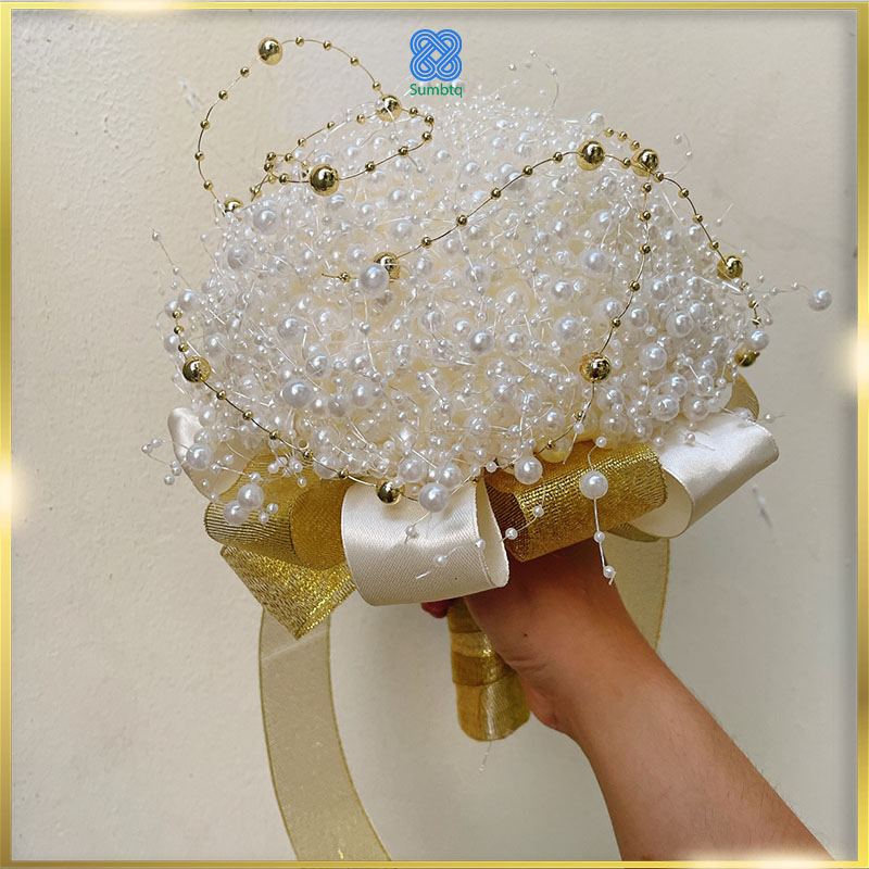 Hoa cưới cầm tay cô dâudây ngọc trai trắng sang trọng