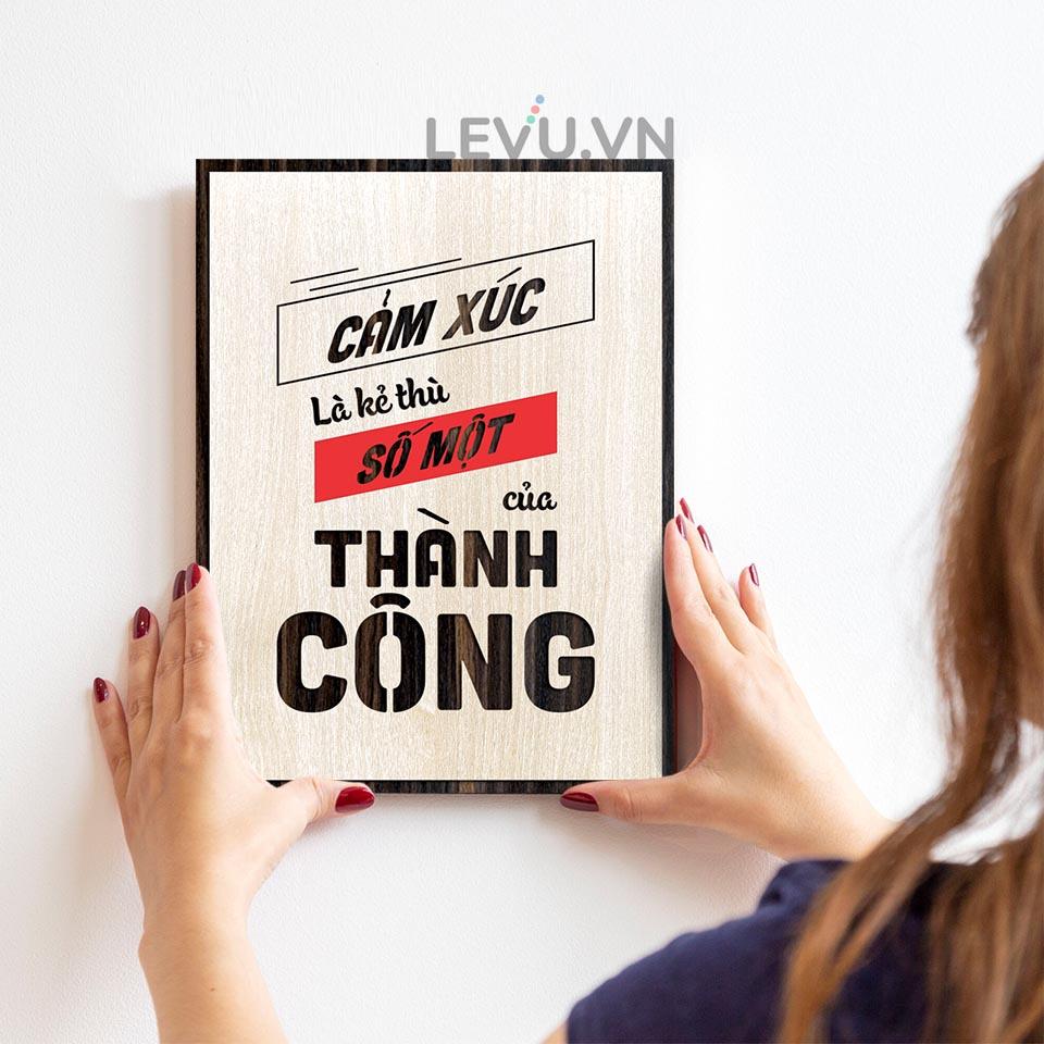Tranh Tường Ý Nghĩa LEVU LV079 "Cảm xúc là kẻ thù số một của thành công"