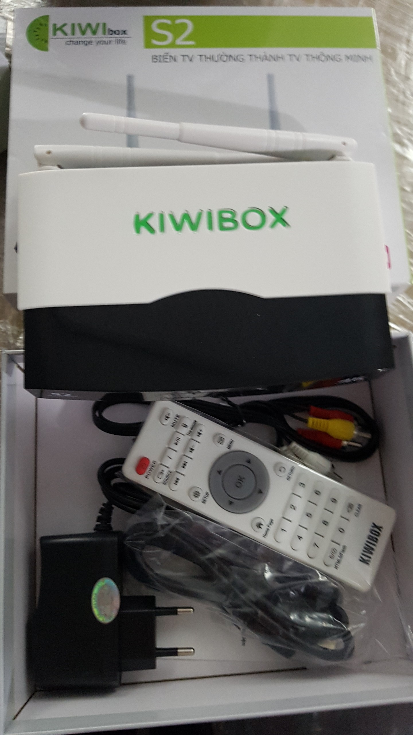 Đầu Android Tivi Box Kiwi S2 - Tặng chuột không dây - CHÍNH HÃNG