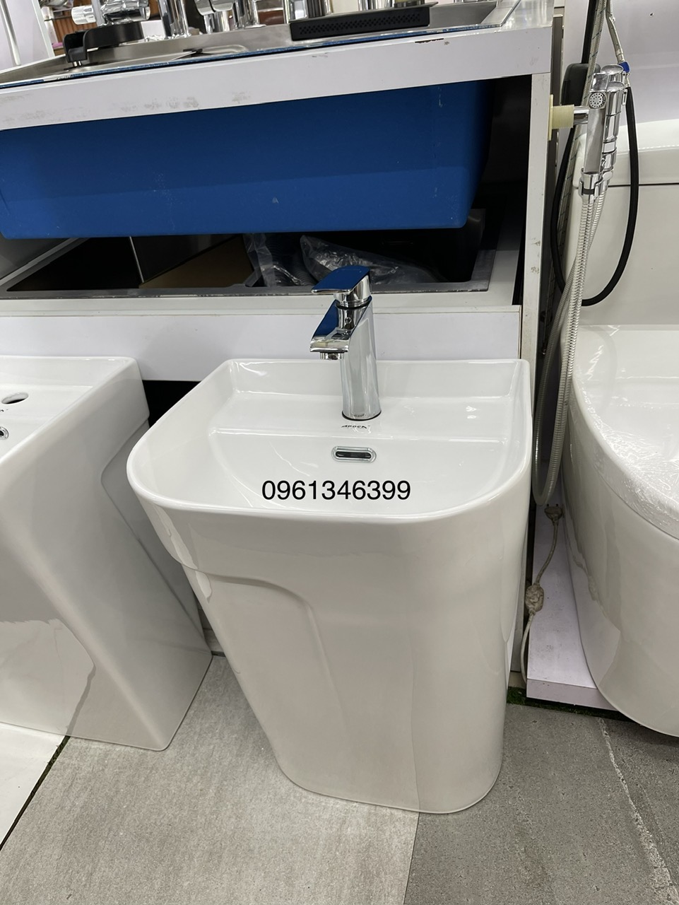 Chậu lavabo, chậu rửa mặt liền chân dài treo tường. Made in Thailan