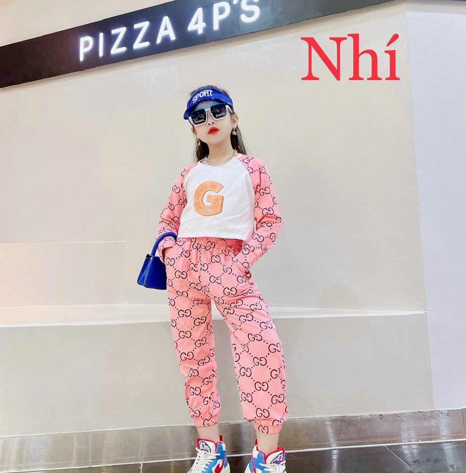 Bộ đồ bé gái